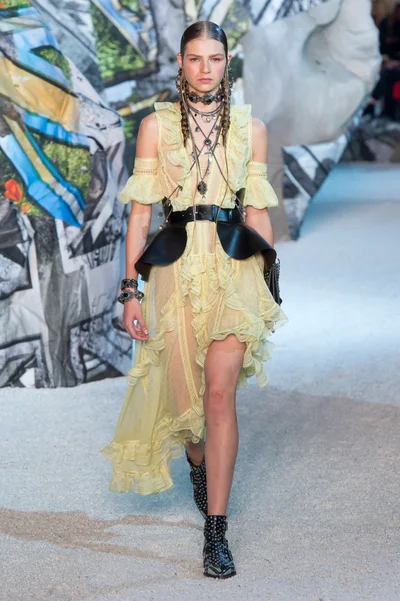 Look 3